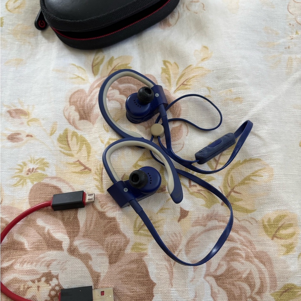 Beats by Dre Powerbeats Wireless Blue Over-Ear Sport Headphones - Picture 3 of 3